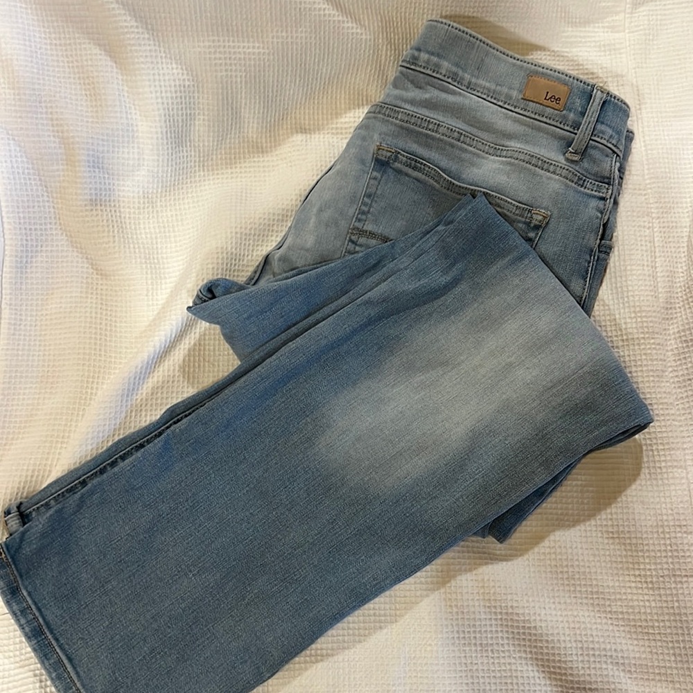 Lee flex motion straight leg mid rise jeans